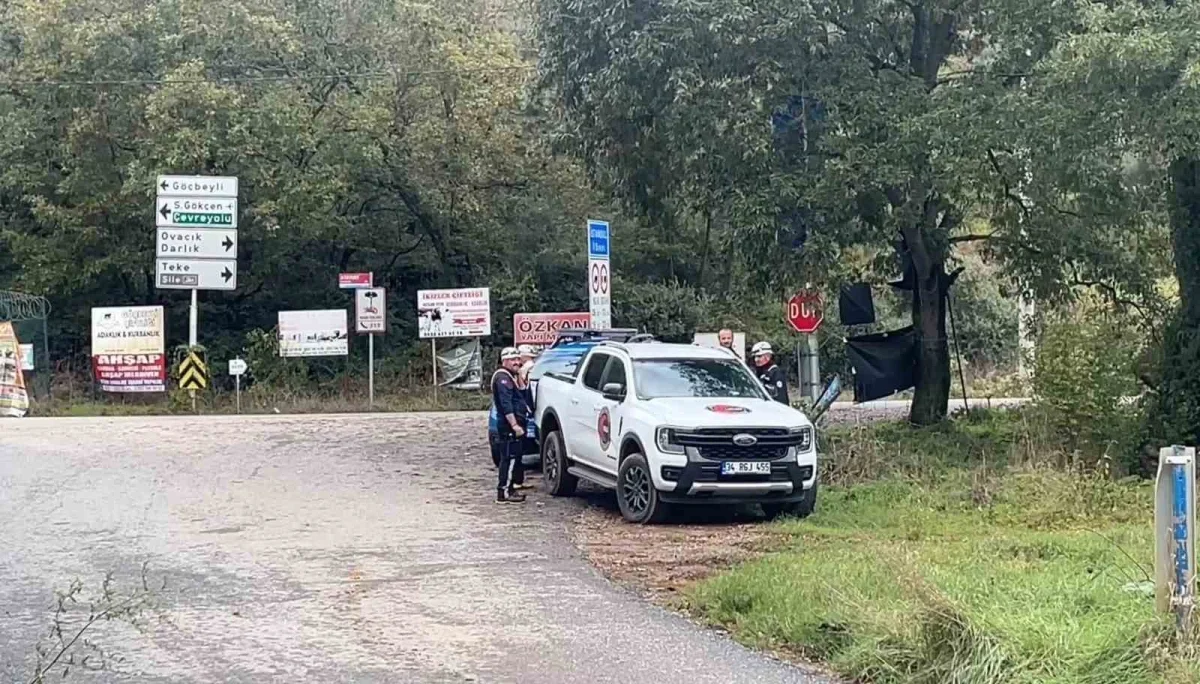 Kocaeli'de sele kapılan cipte kaybolan 2 kişi aranıyor