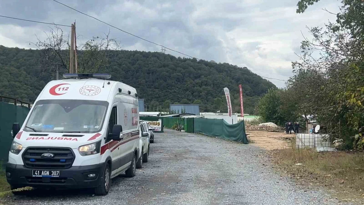 Kocaeli'de sele kapılan cipte kaybolan 2 kişi aranıyor