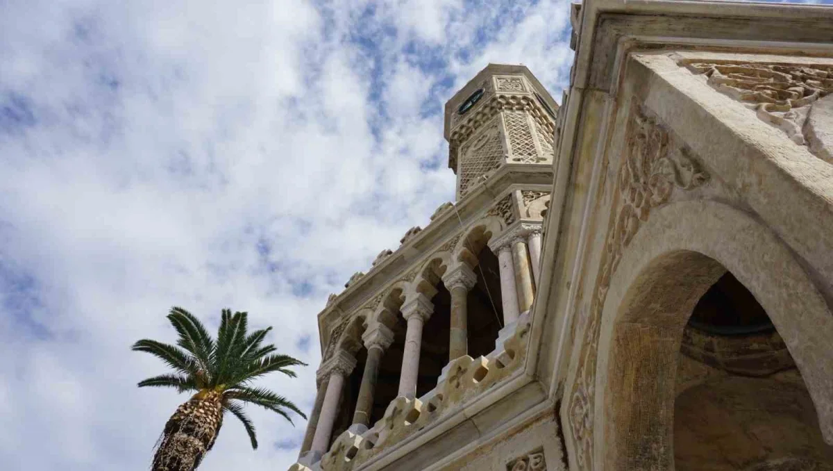 İzmir Saat Kulesi 125 yıldır zamana meydan okuyor