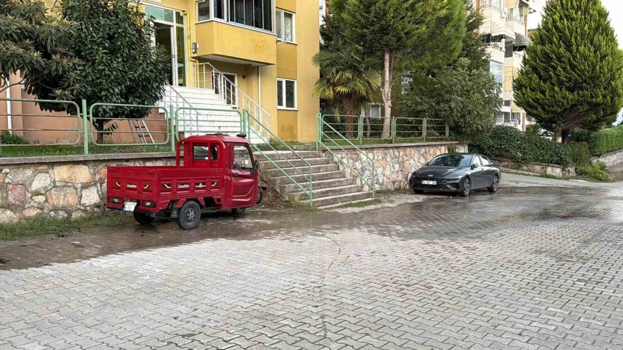Adapazarı'nda eşyalarını almaya gelen adam öldürüldü