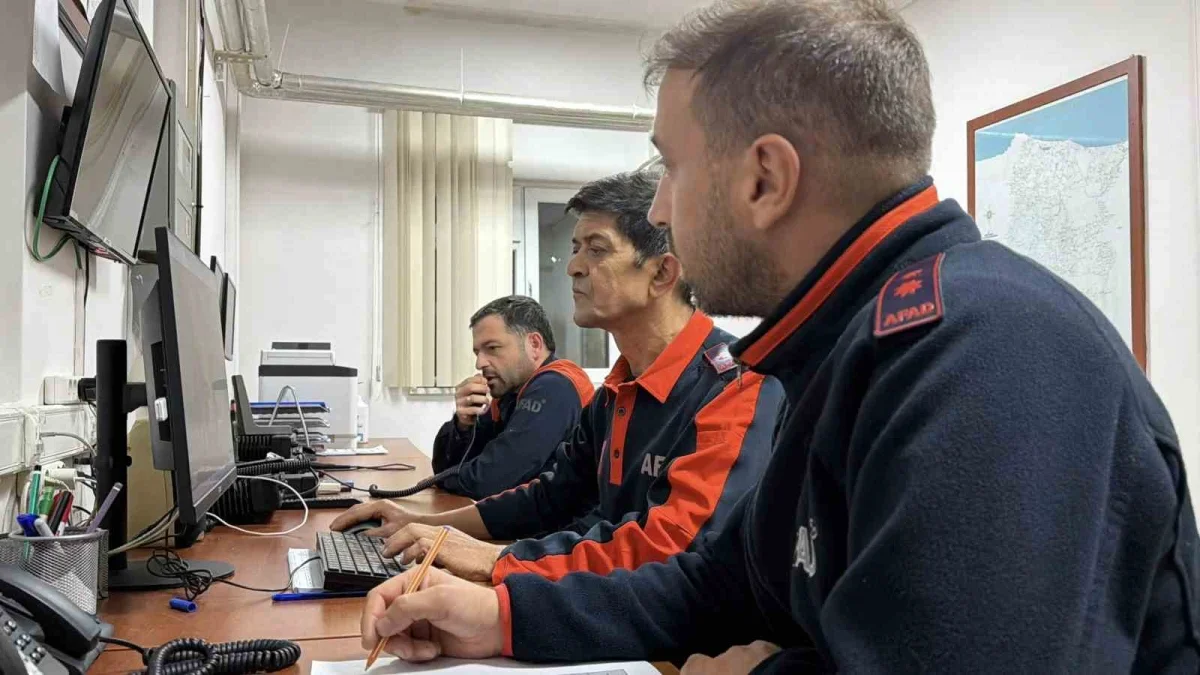 Sapanca'da AFAD personeli bebeği ninniyle uyuttu