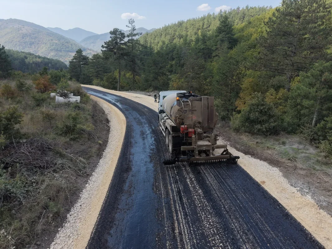 Osmangazi'de 3 mahallede 10 kilometrelik yol yenilendi