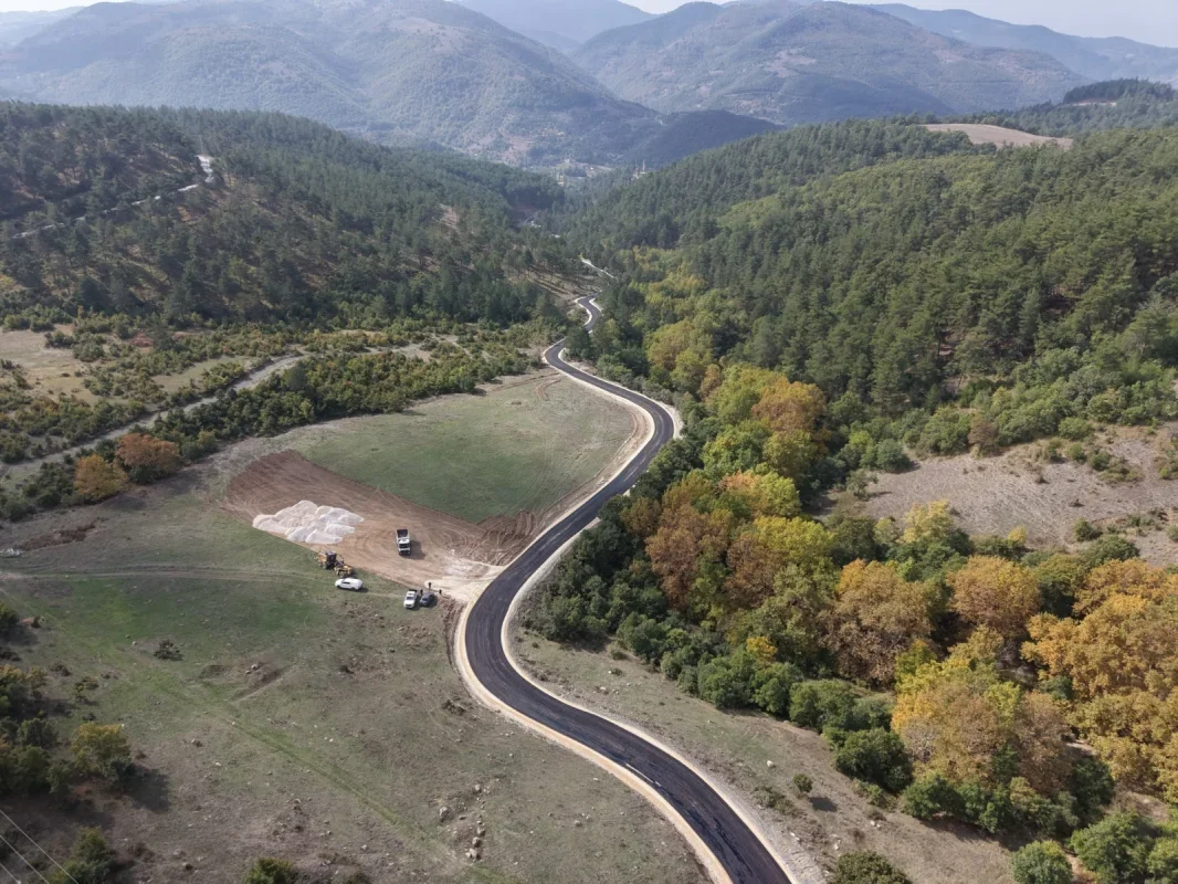 Osmangazi'de 3 mahallede 10 kilometrelik yol yenilendi