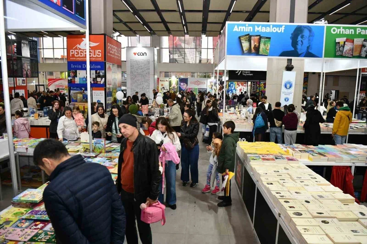Balıkesir Kitap Fuarı'na ilk üç günde 40 bin ziyaretçi