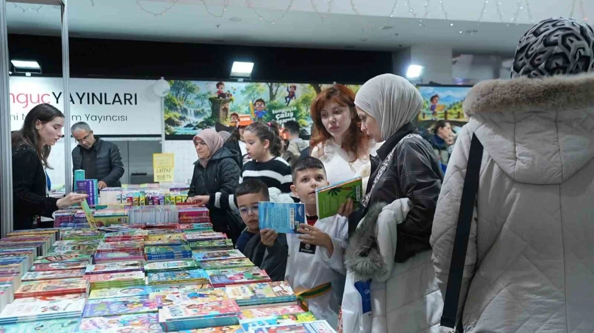 Balıkesir Kitap Fuarı'na ilk üç günde 40 bin ziyaretçi