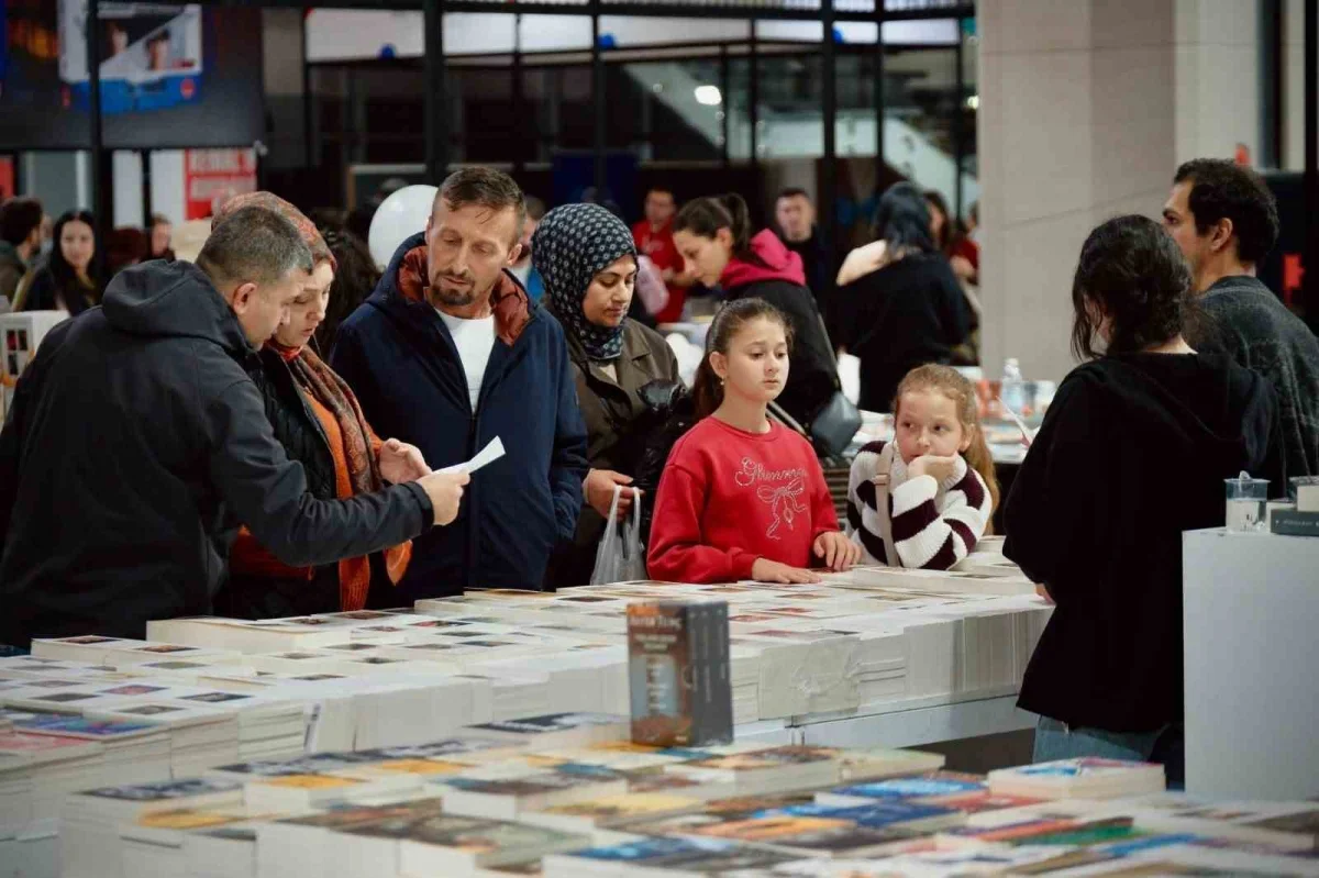 Balıkesir Kitap Fuarı'na ilk üç günde 40 bin ziyaretçi