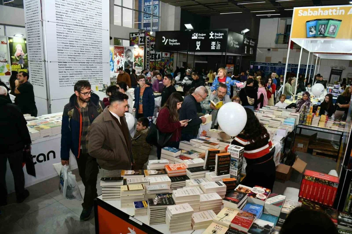 Balıkesir Kitap Fuarı'na ilk üç günde 40 bin ziyaretçi