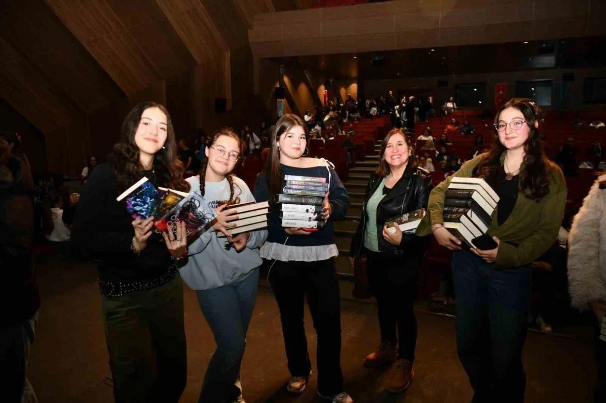 Balıkesir Kitap Fuarı'na ilk üç günde 40 bin ziyaretçi