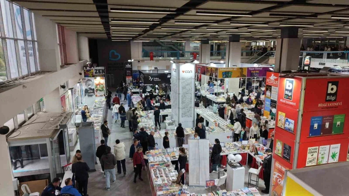 Balıkesir Kitap Fuarı'na ilk üç günde 40 bin ziyaretçi