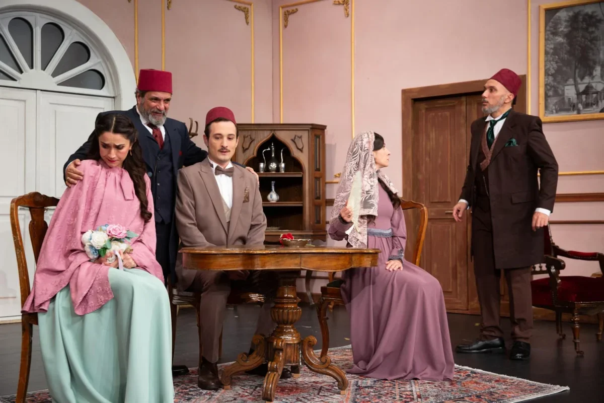 Bursa Şehir Tiyatrosu 13 gün arayla iki oyun sahneledi
