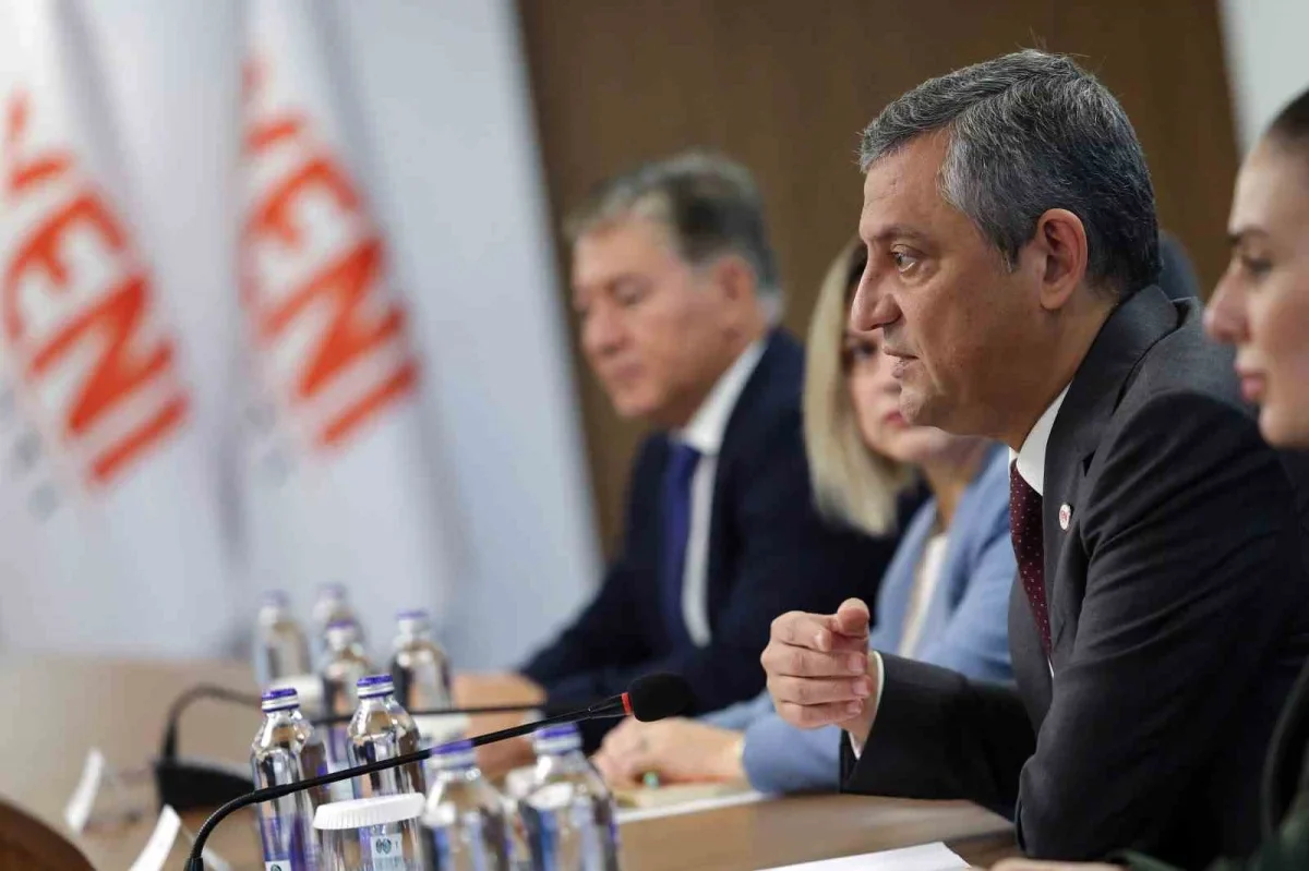 Özgür Özel, DEM Parti eş başkanlarıyla görüştü