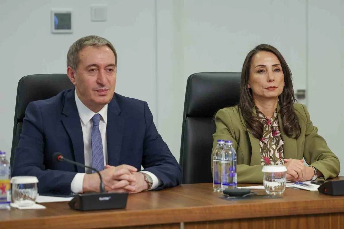 Özgür Özel, DEM Parti eş başkanlarıyla görüştü