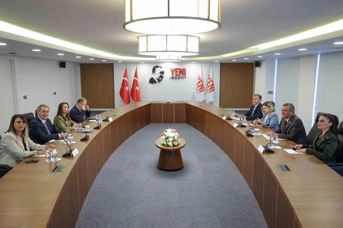 Özgür Özel, DEM Parti eş başkanlarıyla görüştü