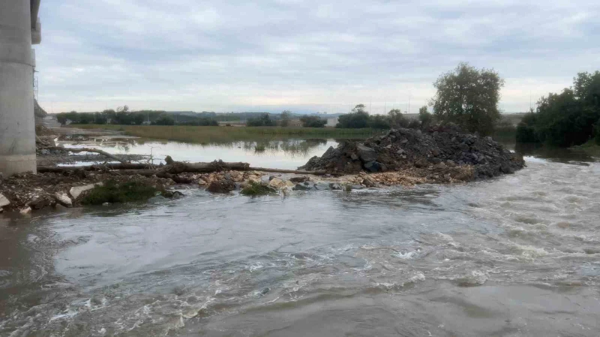 Mudanya'da taşkın: 1.000-1.500 dönüm arazi zarar gördü