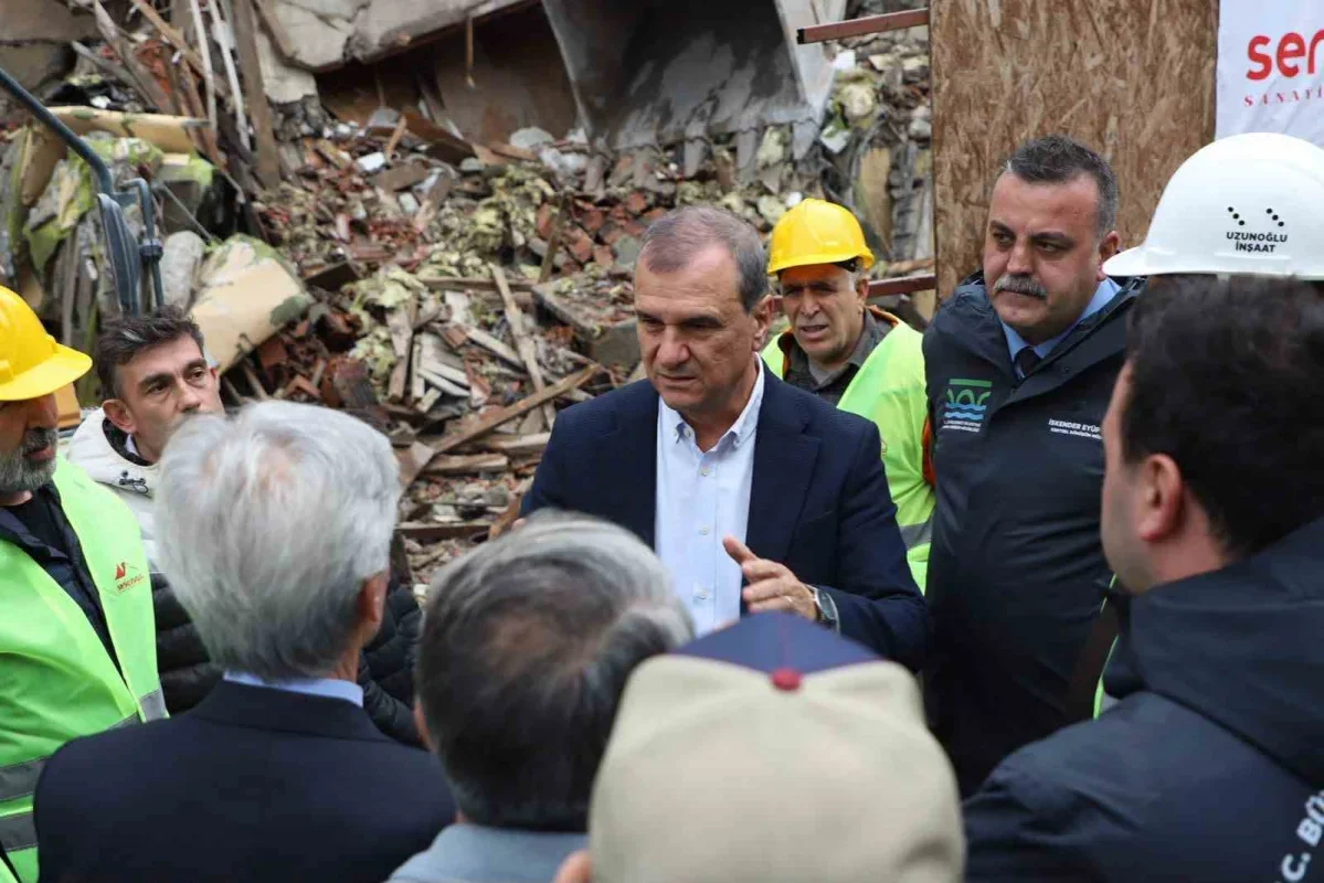 Büyükçekmece'de 21 bağımsız bölümlü riskli yapı yıkıldı