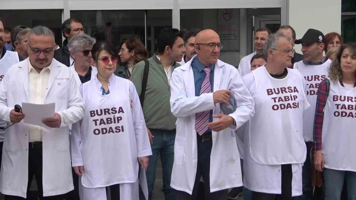 NEV Esentepe'de 6 aydır maaş alamayan hekimler eylemde