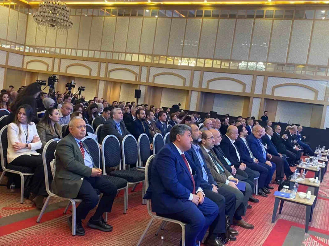 HAK-İŞ'ten adil vergi ve asgari ücret çağrısı