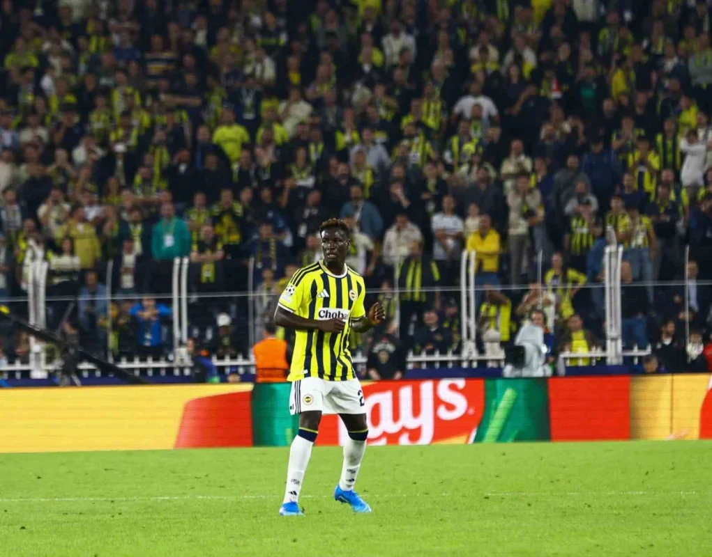 Fenerbahçe, Slavia Prag karşısında ilk yarıyı 2-1 önde