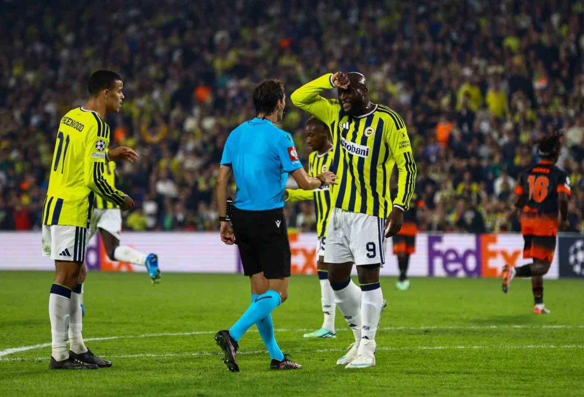 Fenerbahçe, Slavia Prag karşısında 2-2 berabere kaldı