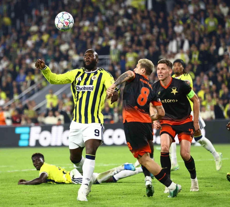 Fenerbahçe, Slavia Prag karşısında 2-2 berabere kaldı