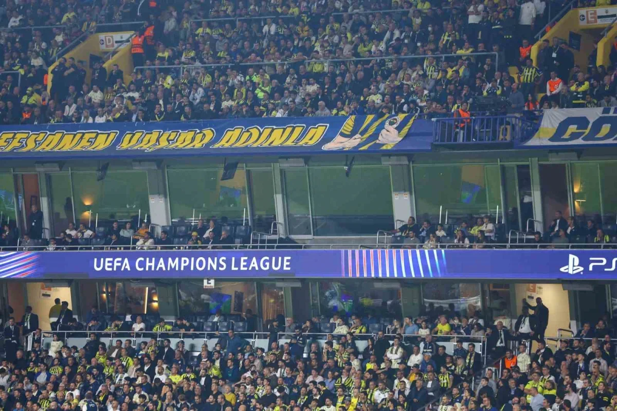 Fenerbahçe, Slavia Prag karşısında 2-2 berabere kaldı
