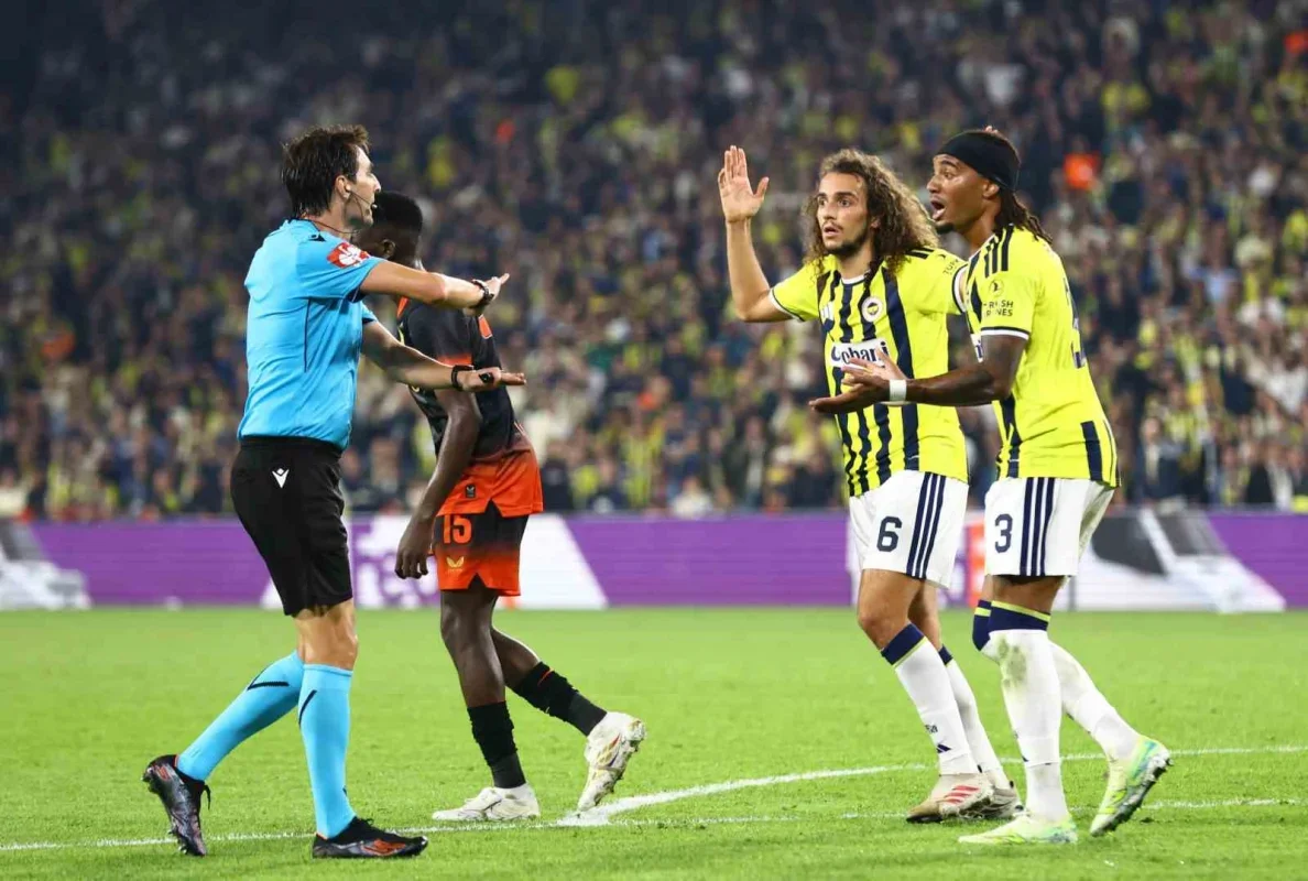 Fenerbahçe, Slavia Prag karşısında 2-2 berabere kaldı