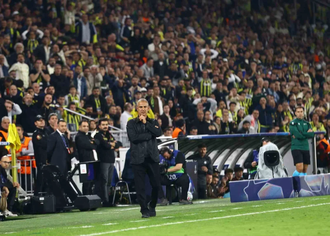 Fenerbahçe, Slavia Prag karşısında 2-2 berabere kaldı