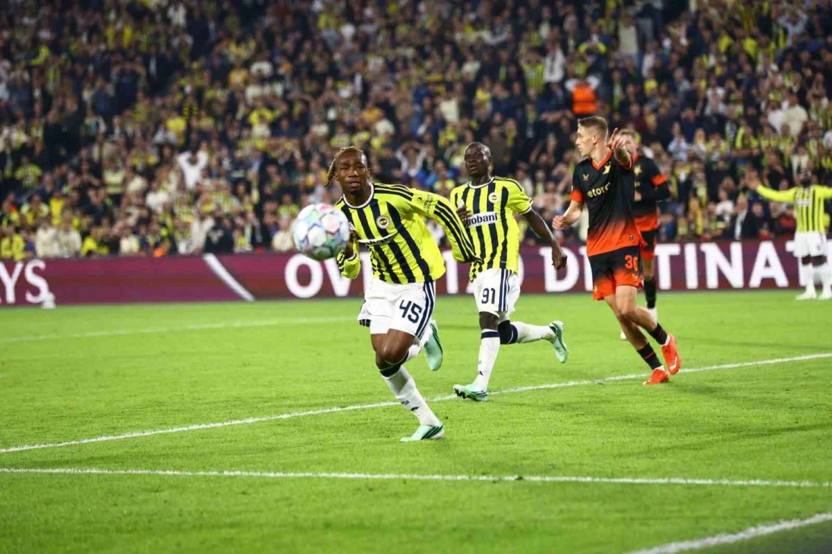 Fenerbahçe, Slavia Prag karşısında 2-2 berabere kaldı