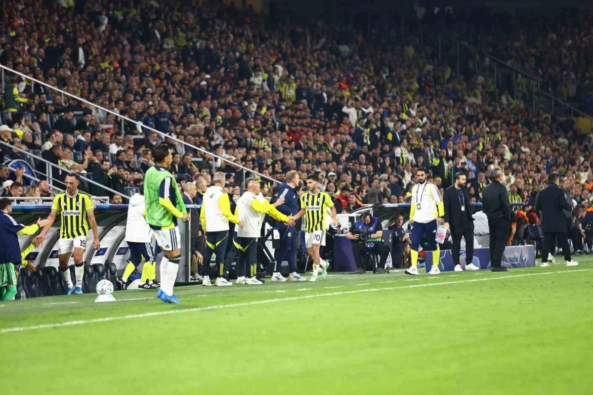 Fenerbahçe, Slavia Prag karşısında 2-2 berabere kaldı