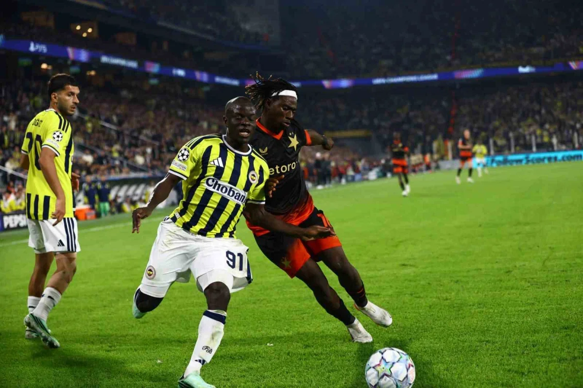 Fenerbahçe, Slavia Prag karşısında 2-2 berabere kaldı