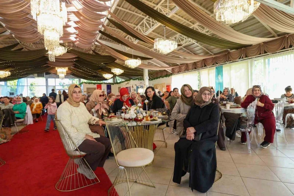 Tahir Büyükakın ve annesinin diyaloğu salonda güldürdü