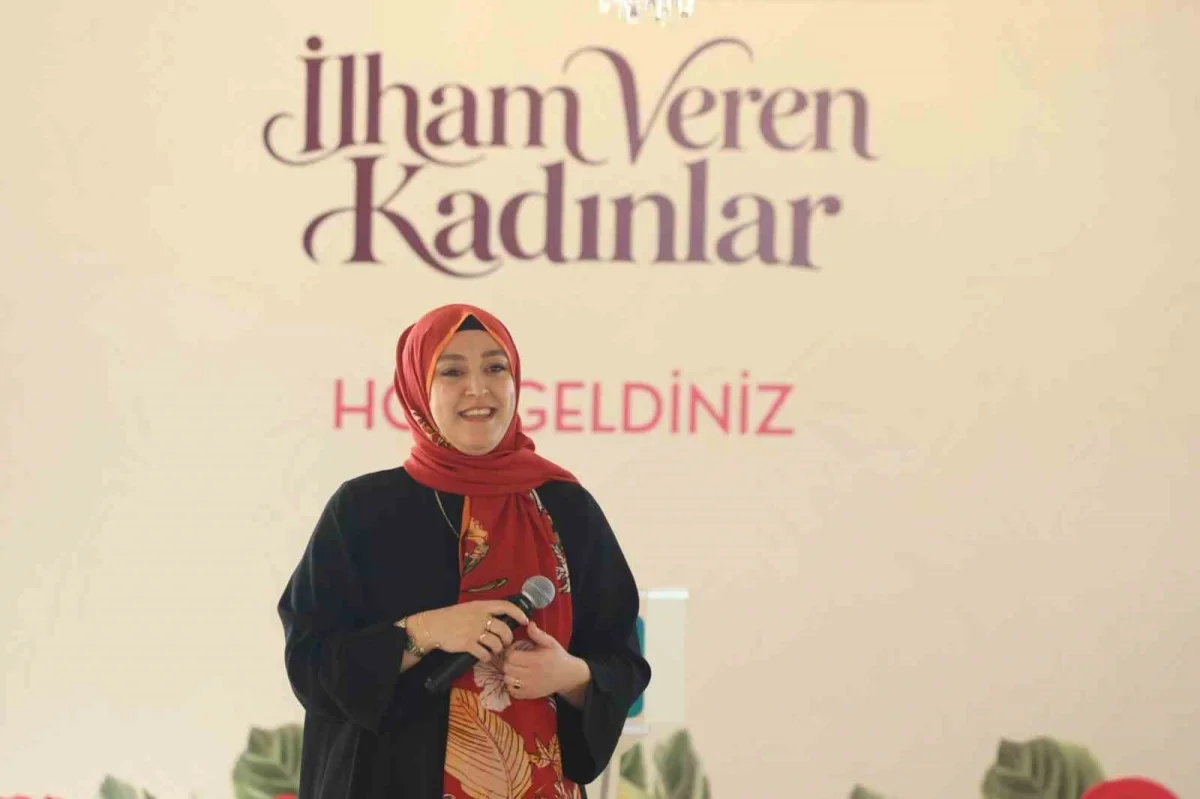 Tahir Büyükakın ve annesinin diyaloğu salonda güldürdü