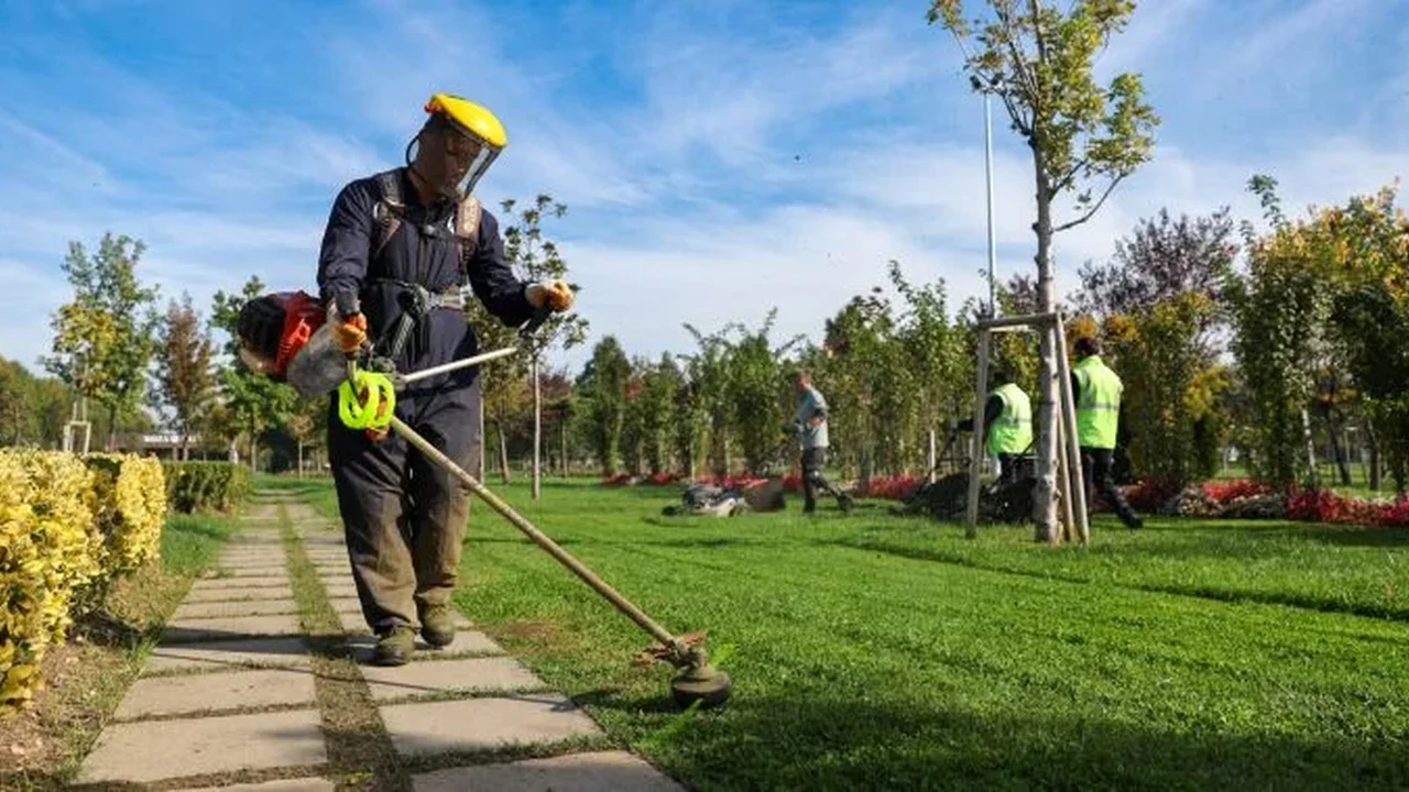 Bursa'da 93 noktada 600 kişi park bakımı yapıyor