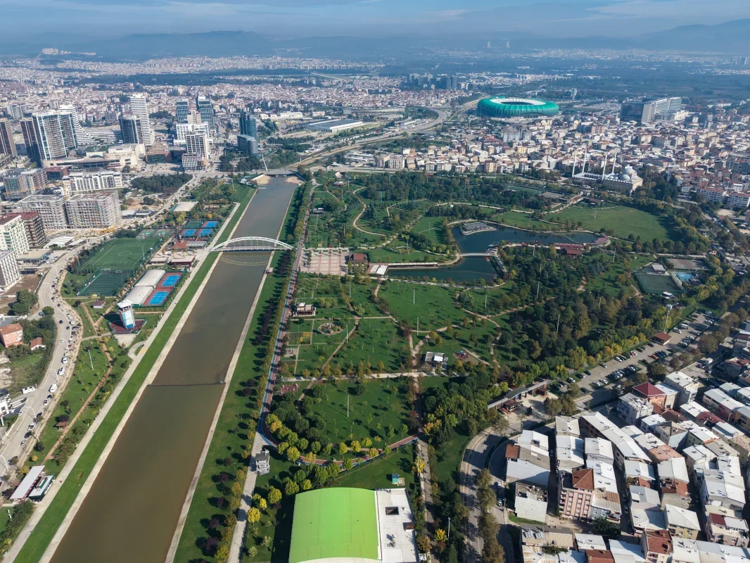 Bursa'da 93 noktada 600 kişi park bakımı yapıyor