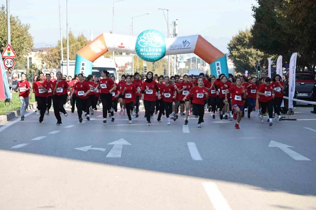 Nilüfer Cumhuriyet Koşusu'na 68 okuldan 1.749 öğrenci