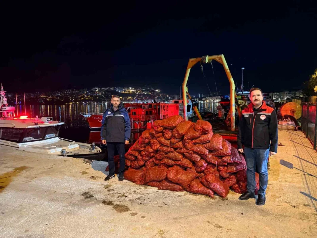 Gemlik'te kaçak midye avına 174 bin 403 TL ceza