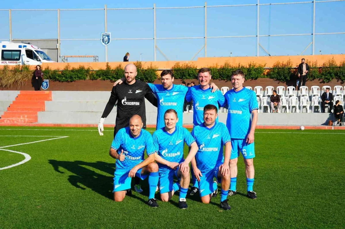 Başakşehir veteranları Zenit'i 3-2 mağlup etti