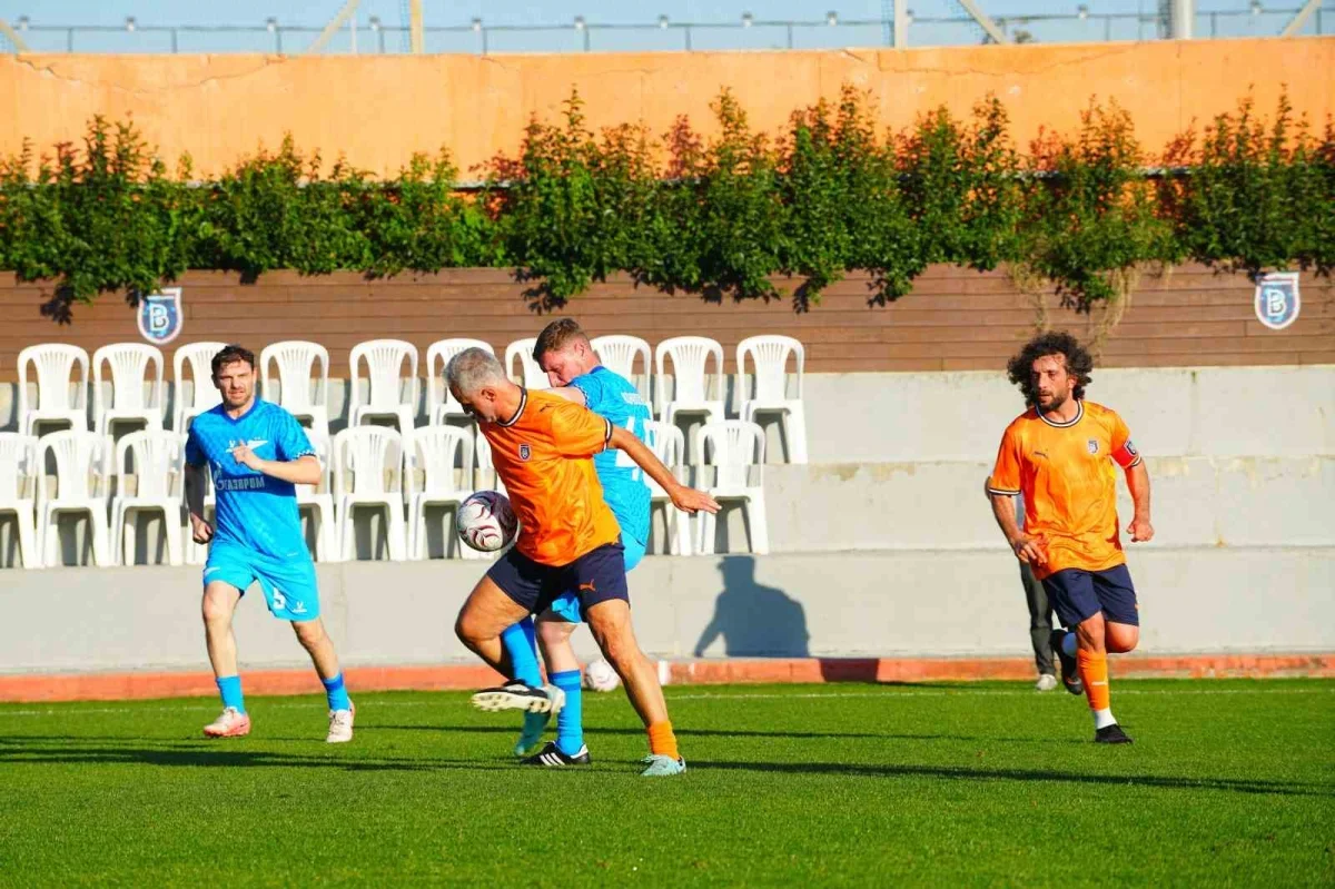 Başakşehir veteranları Zenit'i 3-2 mağlup etti