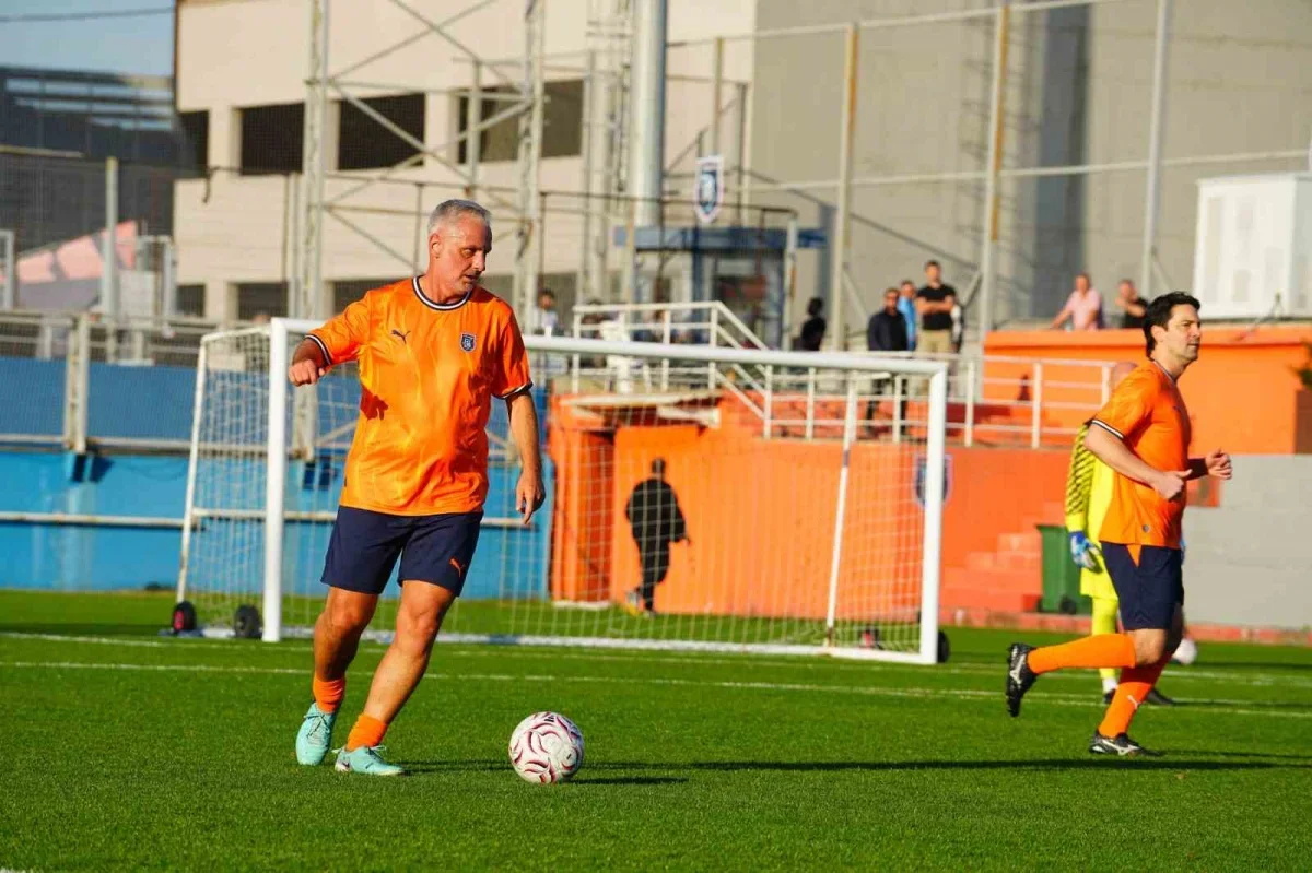Başakşehir veteranları Zenit'i 3-2 mağlup etti