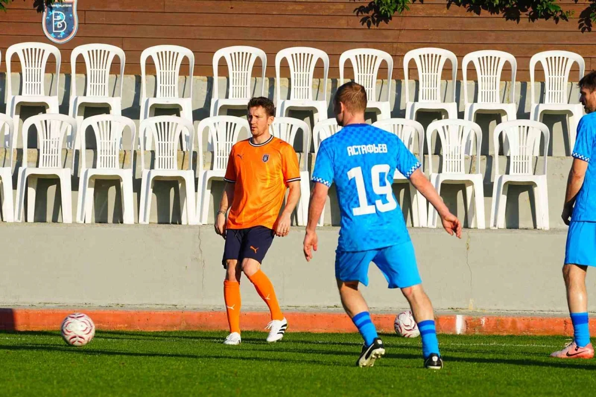 Başakşehir veteranları Zenit'i 3-2 mağlup etti