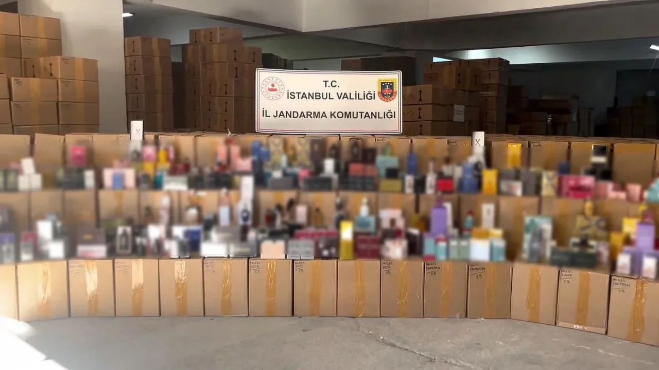 Bayrampaşa'da 350 milyon TL'lik sahte parfüm ele geçirildi
