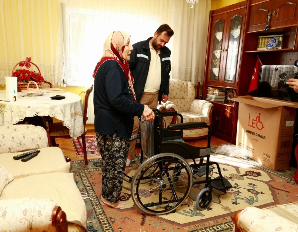 Osmangazi'de 178 kişiye tekerlekli sandalye desteği