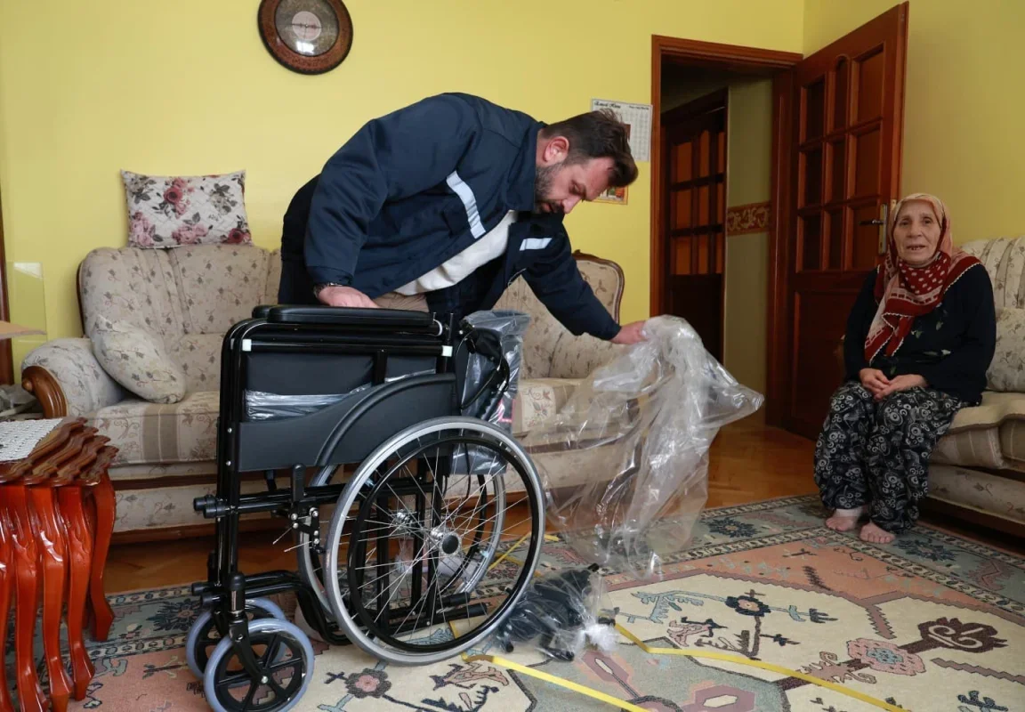 Osmangazi'de 178 kişiye tekerlekli sandalye desteği