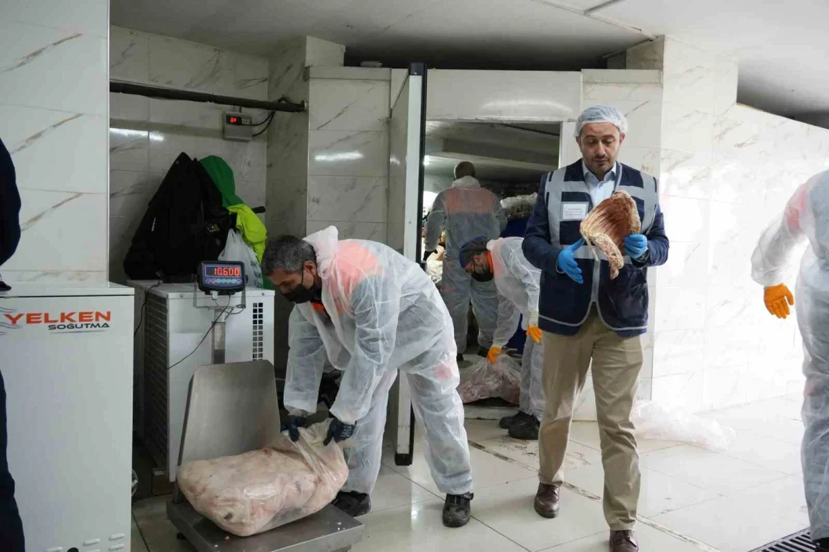 Gaziosmanpaşa'da 15 ton bozulmuş etin satışı önlendi