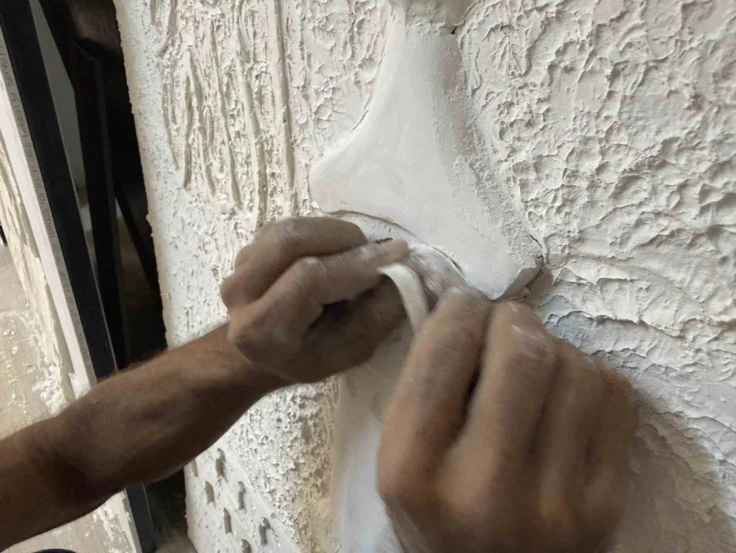 Sakarya'da alçı rölyef sanatını mesleğe dönüştürdü