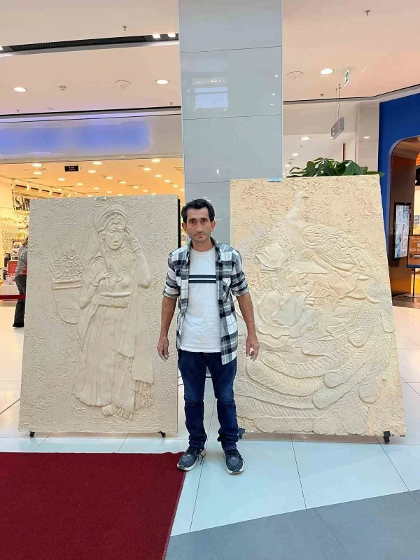 Sakarya'da alçı rölyef sanatını mesleğe dönüştürdü