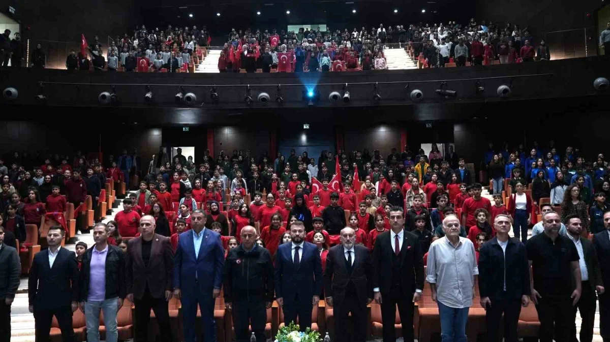 Arnavutköy okullarına 10 bin parça spor malzemesi dağıtıldı