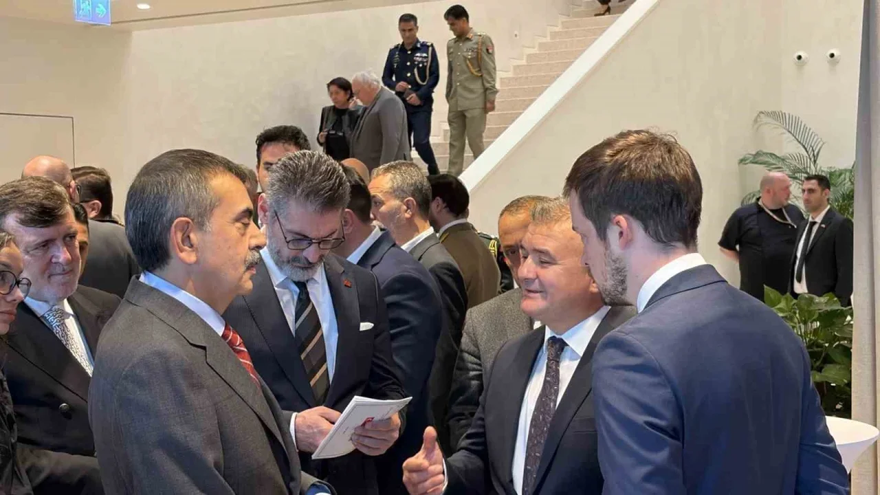Yusuf Tekin'den Macaristan'la 10 milyar dolar hedefi