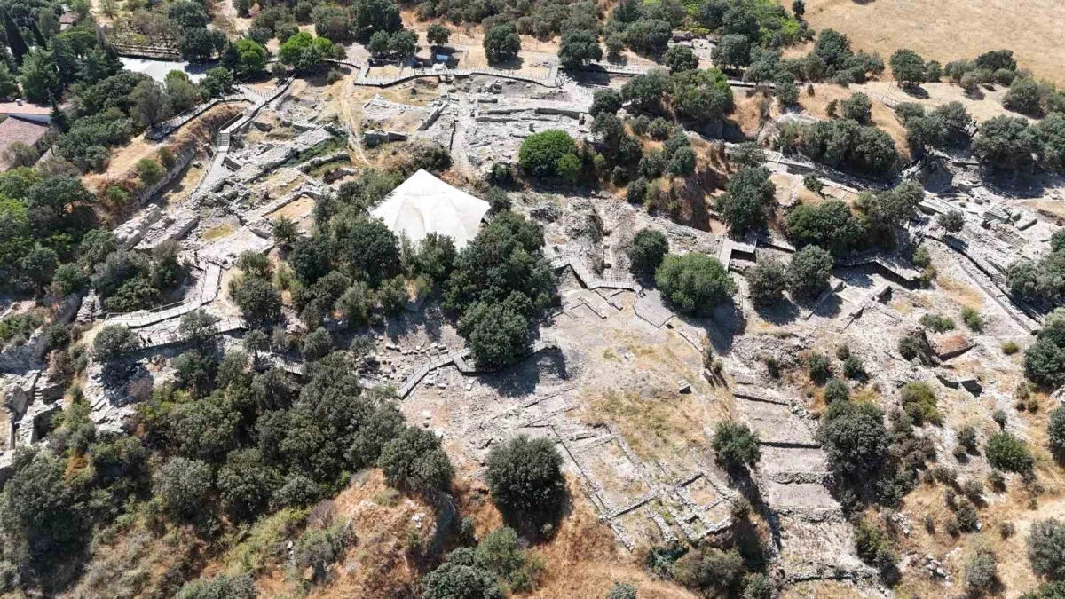 Troya'da 2 bin 800 yıllık ilk kemik flüt bulundu