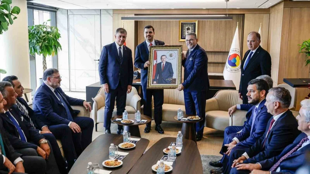 Cemil Tugay'dan İzmir sanayisi için iş birliği çağrısı
